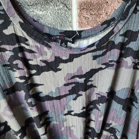 NEW Shortsleeve camo twist tee - Picture 2 of 11